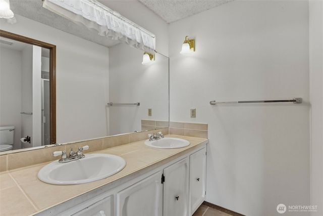 611 SW 293rd Street, Federal Way, WA 98023