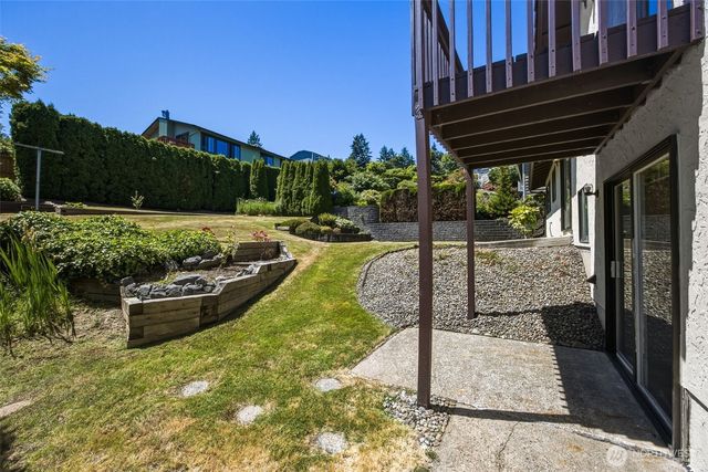 611 SW 293rd Street, Federal Way, WA 98023