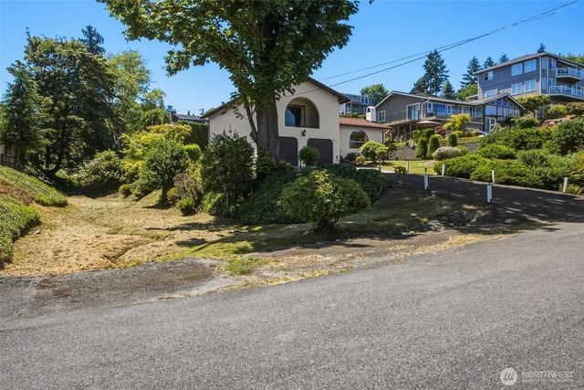 611 SW 293rd Street, Federal Way, WA 98023