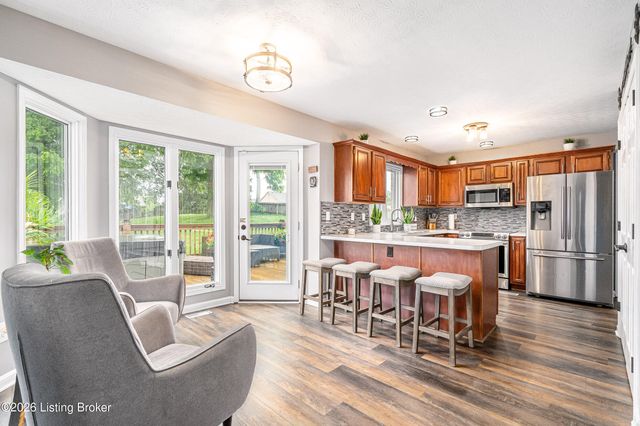 7603 Parkridge Trace, Louisville, KY 40214