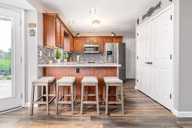 7603 Parkridge Trace, Louisville, KY 40214