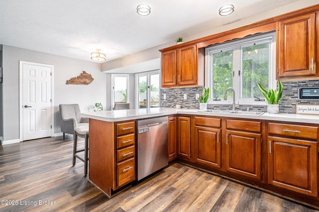 7603 Parkridge Trace, Louisville, KY 40214