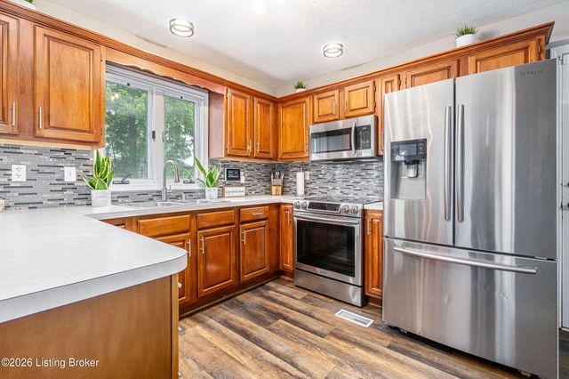 7603 Parkridge Trace, Louisville, KY 40214