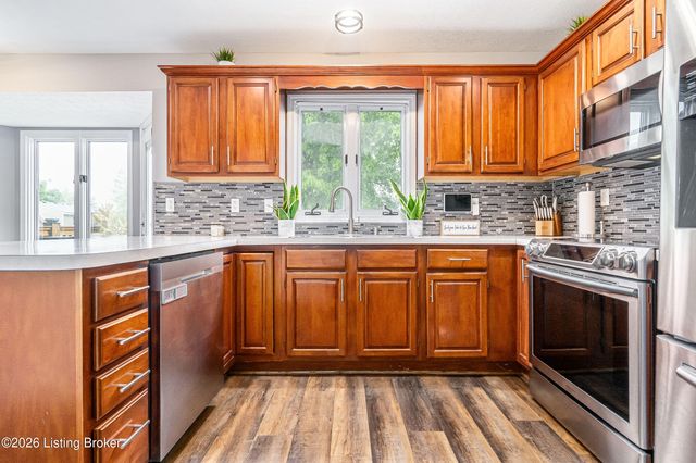 7603 Parkridge Trace, Louisville, KY 40214