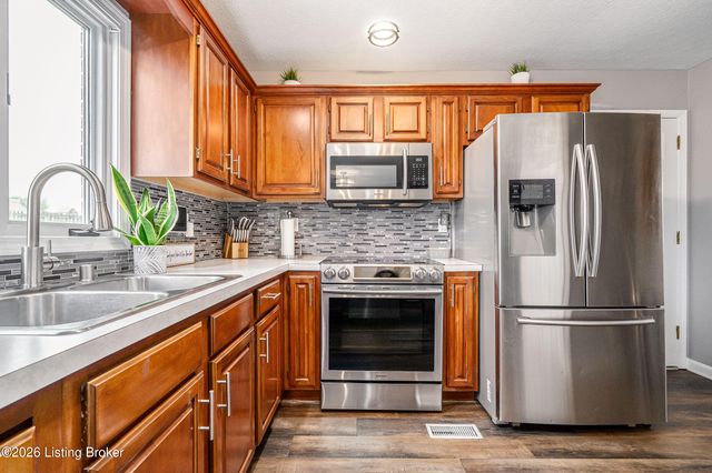 7603 Parkridge Trace, Louisville, KY 40214