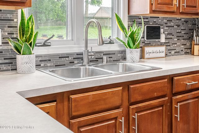 7603 Parkridge Trace, Louisville, KY 40214