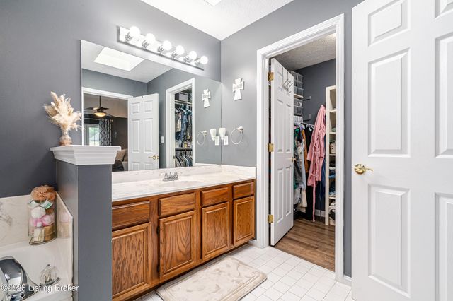 7603 Parkridge Trace, Louisville, KY 40214