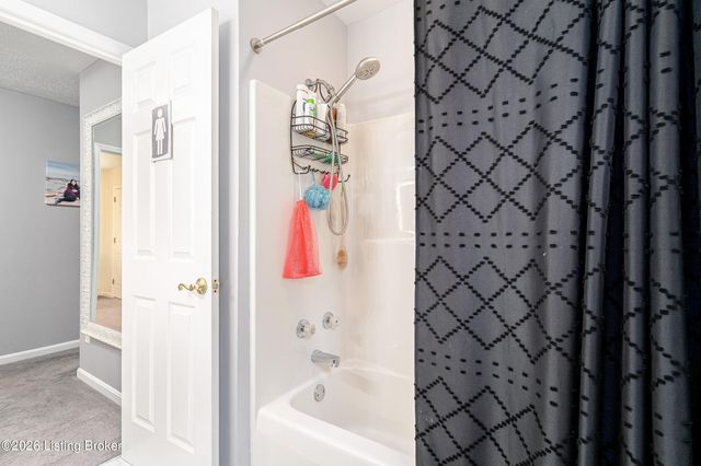 7603 Parkridge Trace, Louisville, KY 40214