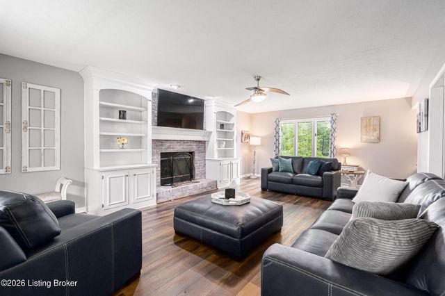 7603 Parkridge Trace, Louisville, KY 40214