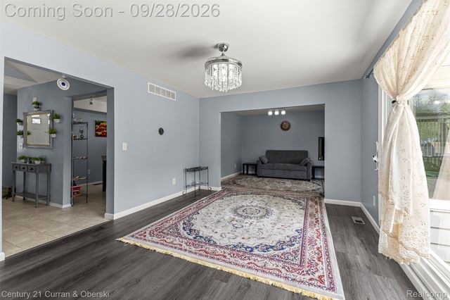 45561 Edgewood Court, Canton Charter Township, MI 48187