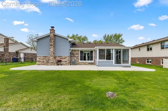 45561 Edgewood Court, Canton Charter Township, MI 48187
