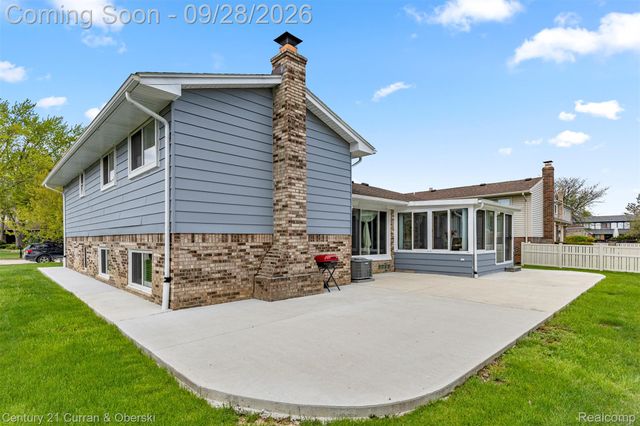 45561 Edgewood Court, Canton Charter Township, MI 48187