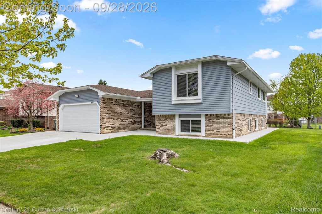 45561 Edgewood Court, Canton Charter Township, MI 48187