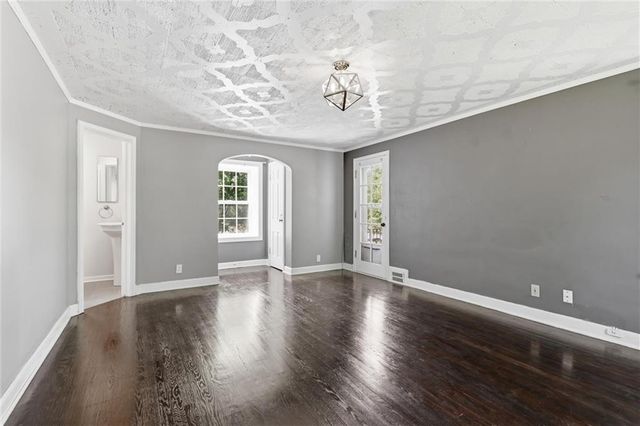 1124 W 77TH Street, Kansas City, MO 64114