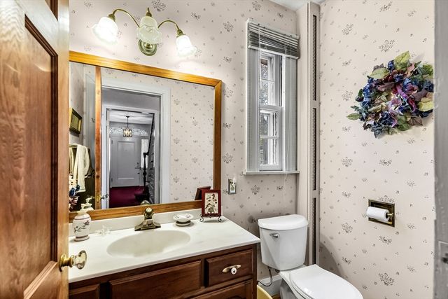 154 Madison Ave, Holyoke, MA 01040