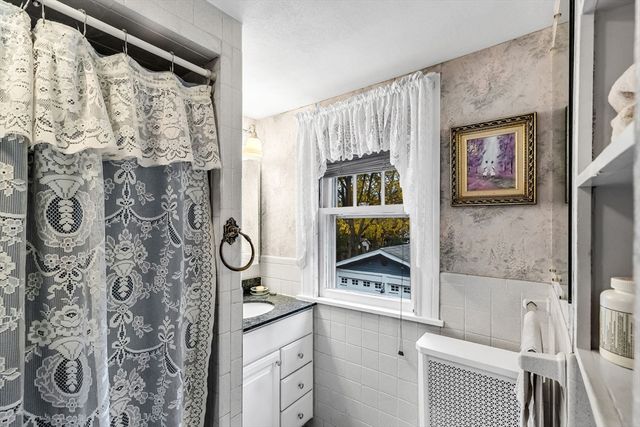 154 Madison Ave, Holyoke, MA 01040