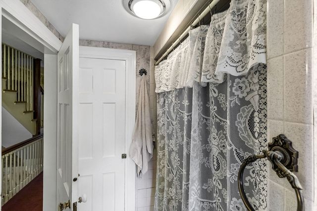 154 Madison Ave, Holyoke, MA 01040