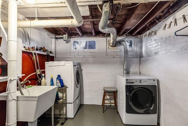 154 Madison Ave, Holyoke, MA 01040