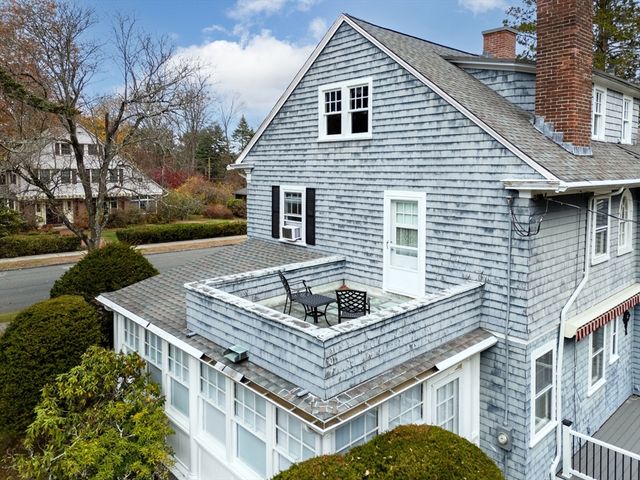 154 Madison Ave, Holyoke, MA 01040