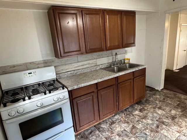410 E THRUSH Avenue, Peoria, IL 61603