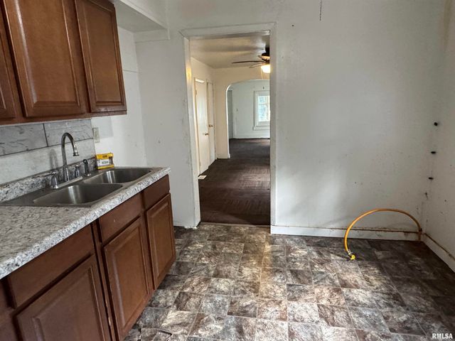 410 E THRUSH Avenue, Peoria, IL 61603