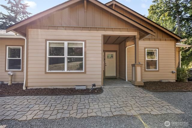 8479 E Caraway Road, Port Orchard, WA 98366