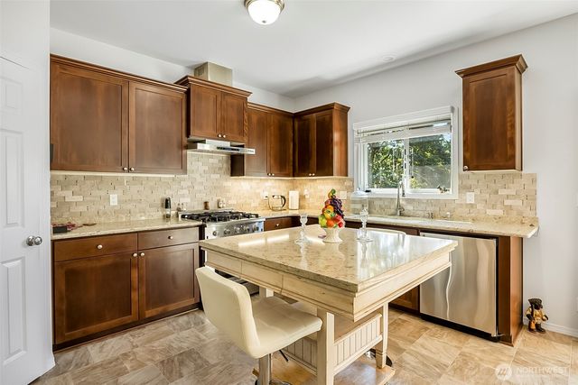 8479 E Caraway Road, Port Orchard, WA 98366