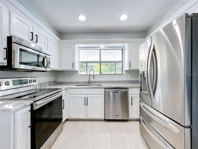 1040 WAVERLY DRIVE, Longwood, FL 32750