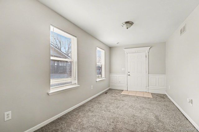 40 W Strathmore Avenue, Pontiac, MI 48340