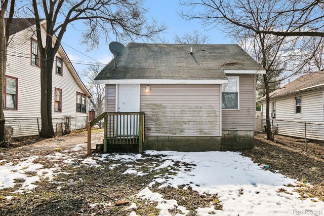 40 W Strathmore Avenue, Pontiac, MI 48340