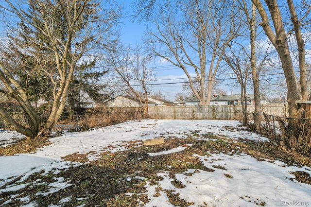 40 W Strathmore Avenue, Pontiac, MI 48340