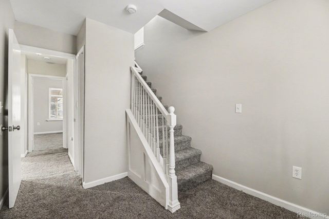 40 W Strathmore Avenue, Pontiac, MI 48340