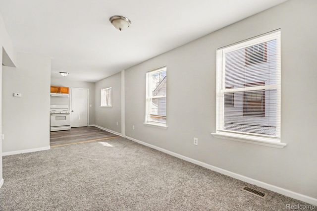 40 W Strathmore Avenue, Pontiac, MI 48340