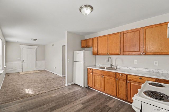 40 W Strathmore Avenue, Pontiac, MI 48340