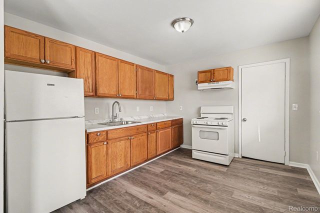 40 W Strathmore Avenue, Pontiac, MI 48340