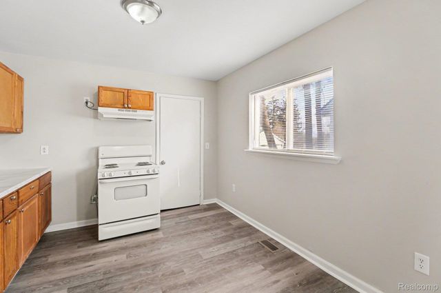 40 W Strathmore Avenue, Pontiac, MI 48340