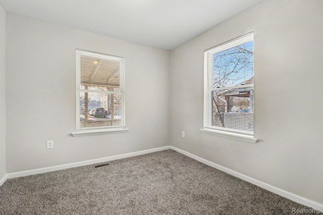 40 W Strathmore Avenue, Pontiac, MI 48340