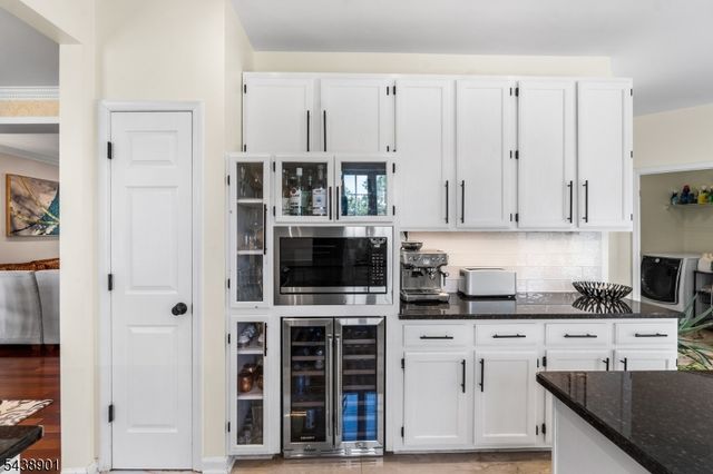 5 Woodfield Ct, Franklin Twp., NJ 08540
