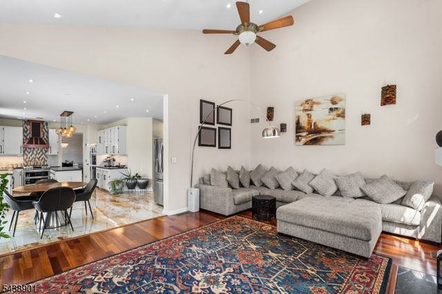 5 Woodfield Ct, Franklin Twp., NJ 08540