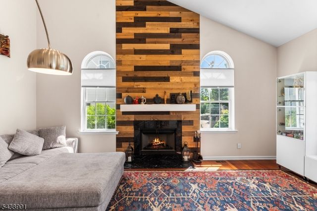 5 Woodfield Ct, Franklin Twp., NJ 08540
