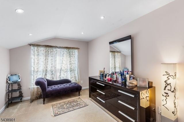 5 Woodfield Ct, Franklin Twp., NJ 08540