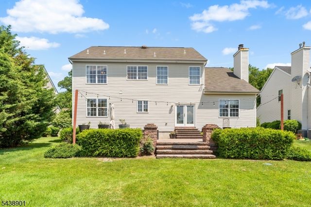 5 Woodfield Ct, Franklin Twp., NJ 08540