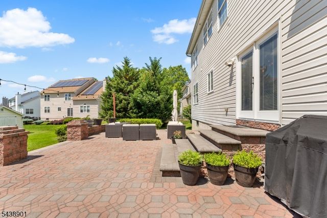 5 Woodfield Ct, Franklin Twp., NJ 08540