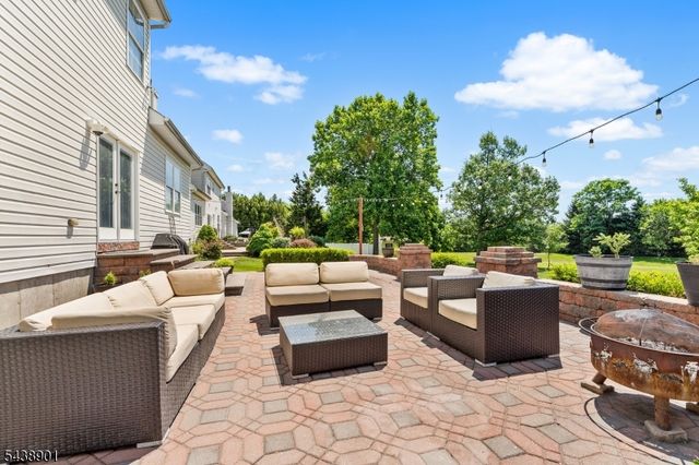 5 Woodfield Ct, Franklin Twp., NJ 08540