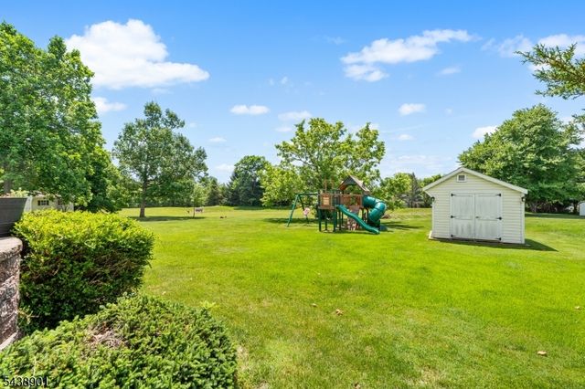 5 Woodfield Ct, Franklin Twp., NJ 08540