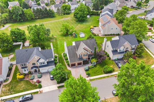 5 Woodfield Ct, Franklin Twp., NJ 08540