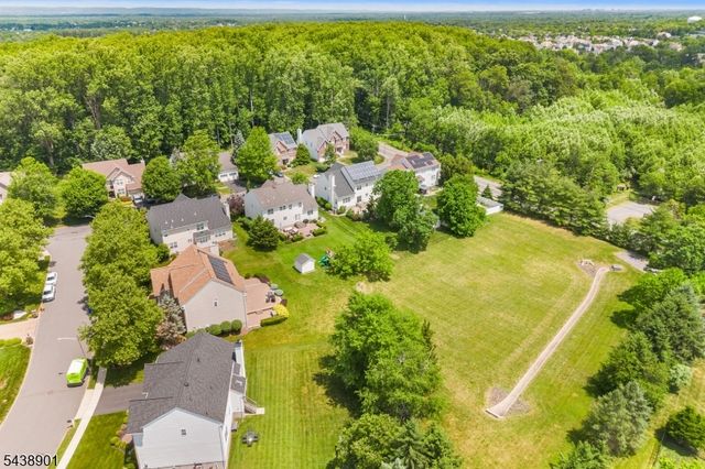 5 Woodfield Ct, Franklin Twp., NJ 08540