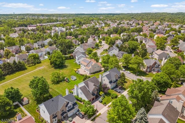 5 Woodfield Ct, Franklin Twp., NJ 08540
