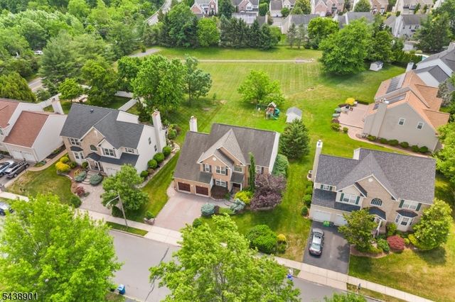 5 Woodfield Ct, Franklin Twp., NJ 08540