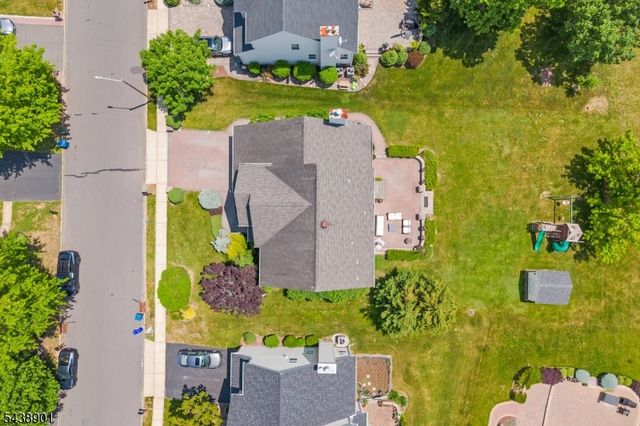 5 Woodfield Ct, Franklin Twp., NJ 08540